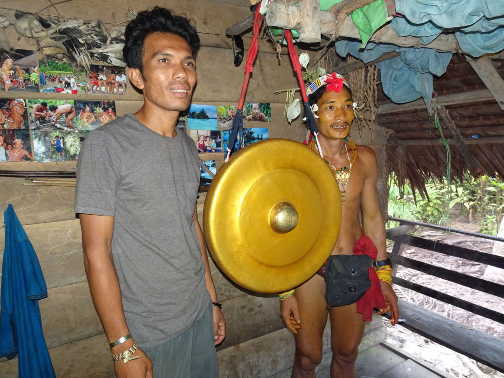 Donation a new gong for a Mentawai clan  Rimba
